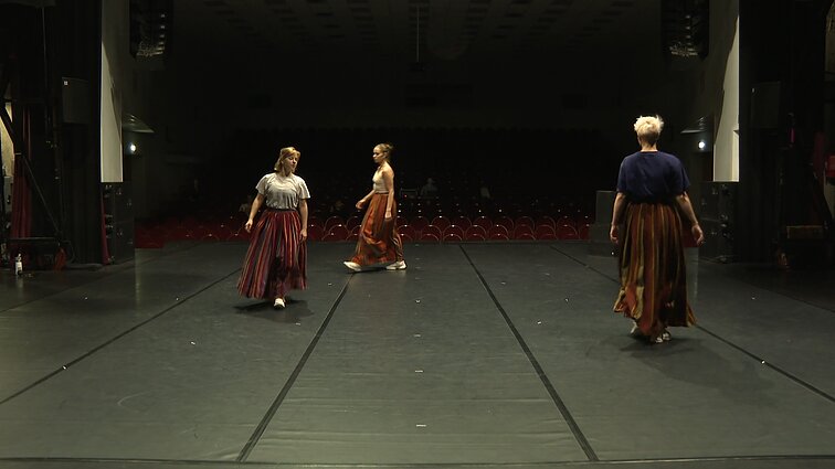 Šeiko šokio teatro pirmoje sezono premjeroje – šiuolaikinio ir liaudies šokių samplaika
