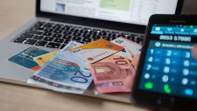 Tikslai vis dar neįvykdyti: telefoninių sukčių skambučių blokavimas šlubuoja