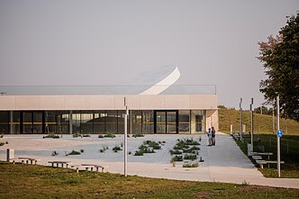 Vorai ant „Mokslo salos“ pastato