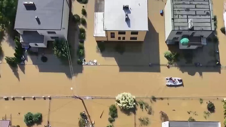 Italai piktinasi, kad valdžia nepasiruošė: ką tik suremontuotus namus vėl užliejo vanduo
