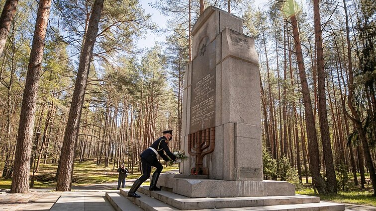 Minint Žydų genocido atminimo dieną, Panerių memoriale pagerbtas genocido aukų atminimas