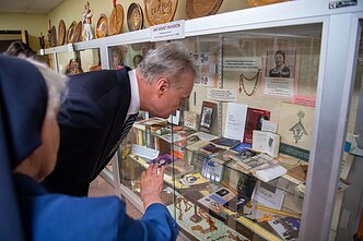Gitanas Nausėda lankėsi Amerikos lietuvių kultūros archyve (ALKA) Putname, Konektikuto valstijoje. Gitanas Nausėda lankėsi Amerikos lietuvių kultūros archyve (ALKA) Putname, Konektikuto valstijoje.