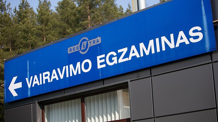 „Regitra“ išaiškino spragą: užsieniečiai į egzaminus atvykdavo su padedančiais vertėjais