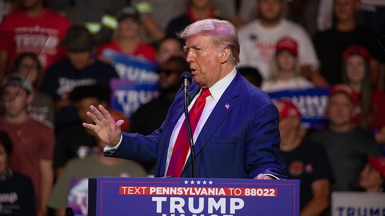 Trumpas pareiškė, kad JAV turi palikti Ukrainą: „Jie įveikė Hitlerį, Napoleoną“