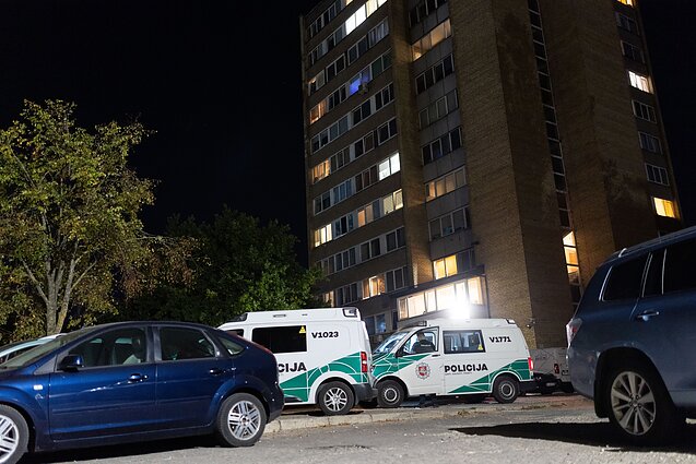 Policija šalia namo, kur buvo rastas pagrobtas vaikas
