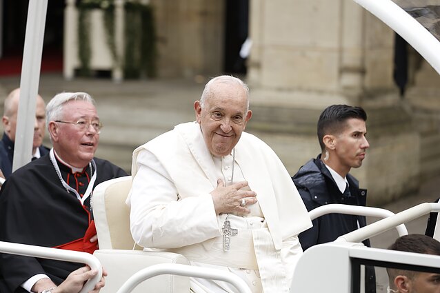 Popiežius lankosi Europoje: susitiks ir su kunigų seksualinio išnaudojimo aukomis