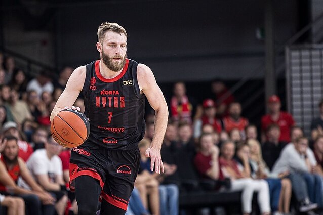 Lietuvos krepšinio lygoje pirmą pergalę iškovojo čempiono titulą ginantis Vilniaus „Rytas“