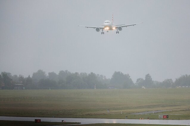 Vilniaus oro uoste nukrito balionas, gabenęs kontrabandines cigaretes: „tai tampa įprasta“