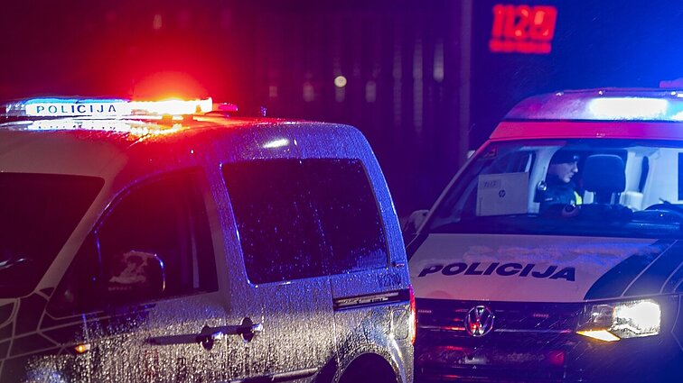 Į Klaipėdos policijos komisariatą mestas Molotovo kokteilis: įtariamasis dar nenustatytas