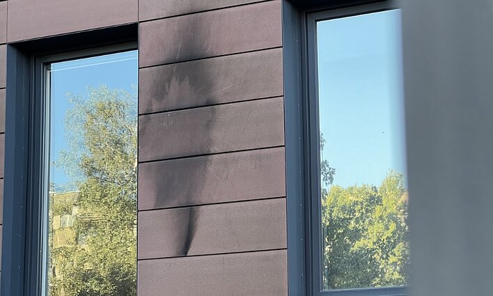 Policijos atstovė apie mestą Molotovo kokteilį į pastatą: laimė, kad nepakliuvo į vidų