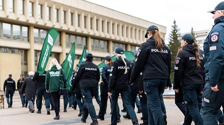 Policininkai surengė eitynes: reikalauja geresnių darbo sąlygų