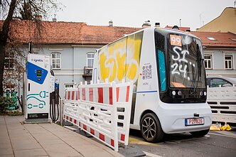 Dėl vandalų išpuolio atšauktas autonominio autobuso testavimas