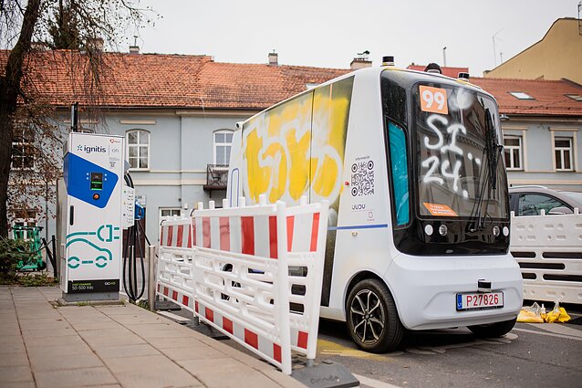 Dėl vandalų išpuolio atšauktas autonominio autobuso testavimas