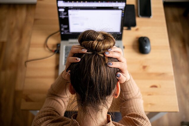 Apklausa: „sudegti“ darbe didesnę riziką turi jaunesni žmonės