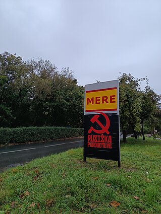 Prekybos centro „Mere“ parduotuvės reklaminis stendas Kaune 