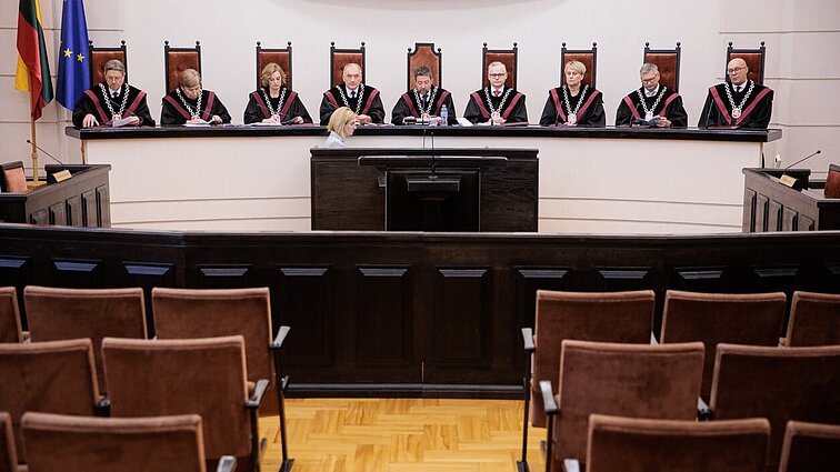 Keisčiausi rinkiminiai partijų pažadai: naikintų Konstitucinį Teismą, atkurtų gegužines