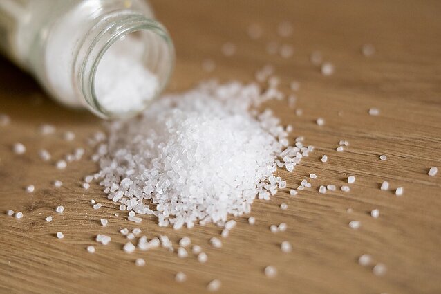 Druska – „baltoji mirtis“: insultus sukeliantis perteklius tyko net perkamoje duonoje