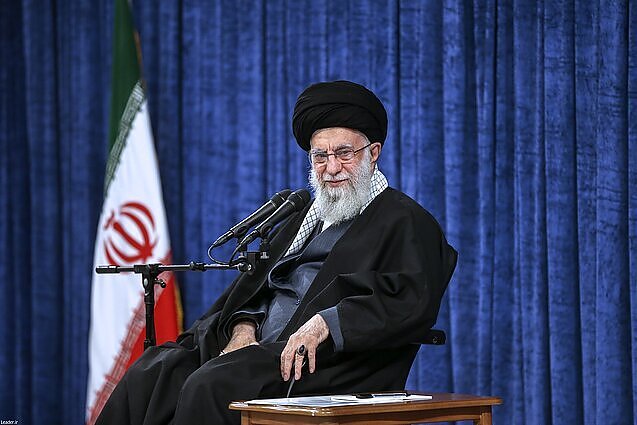 Khamenei pakvietė pasaulio musulmonus stoti į kovą su Izraeliu: žada prireikus smogti vėl