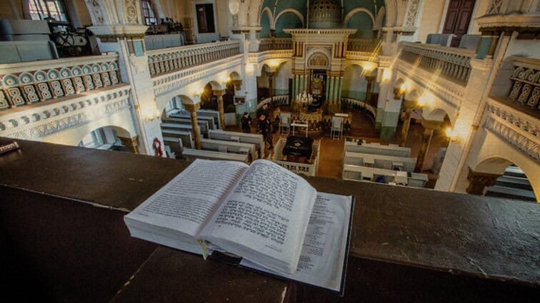 Žydų Naujieji metai ir sinagogos interjero atnaujinimo dizainerė Viktorija Sideraitė-Alon