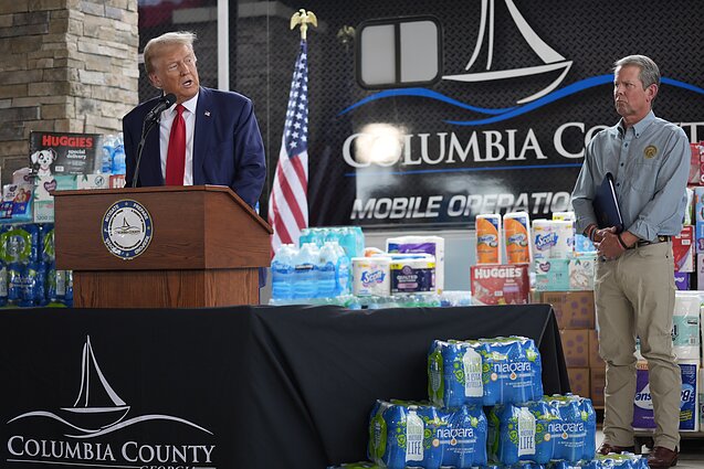 Donaldas Trumpas lankėsi nuo uragano „Helene“ nukentėjusiose vietovėse