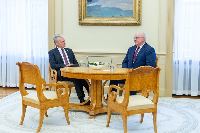 Gitanas Nausėda, Jonas Pinskus