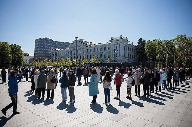 VRK pirmininkė išsklaido gandus apie perbalsavimą: prioritetas – vokui rinkimų apylinkėje