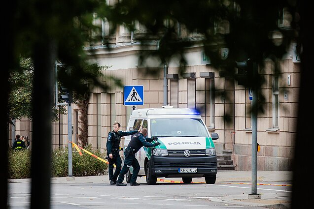 Vilniaus centre aidėjo šūviai, sužeisti du pareigūnai Vilniaus centre aidėjo šūviai, sužeisti du pareigūnai