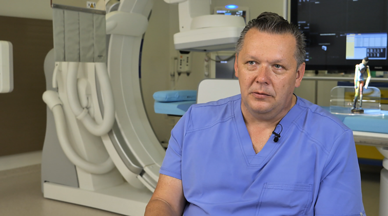 Per centimetro pjūvį: pažintis su sudėtingas operacijas atliekančiu radiologu Pranculiu