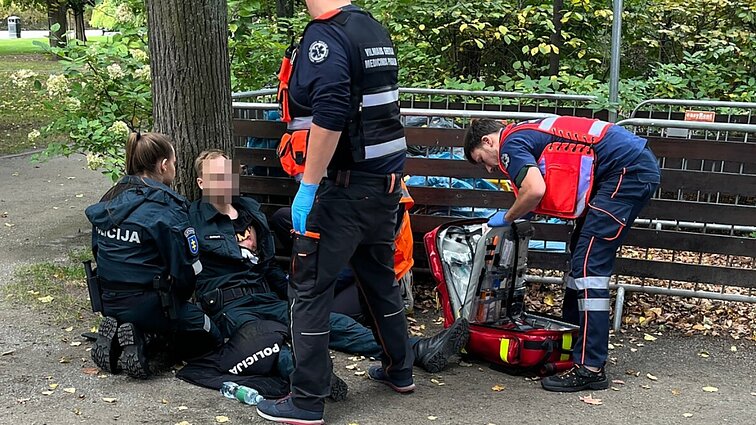 Policija patvirtino – pašautų pareigūnų gyvybėms pavojus negresia