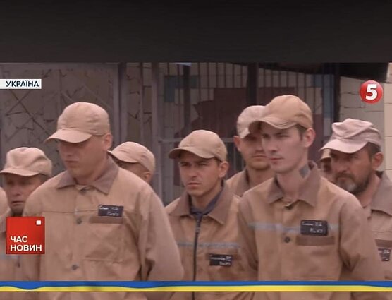 Televizijoje rodomi reportažai apie kalinių norą prisijungti prie kariuomenės