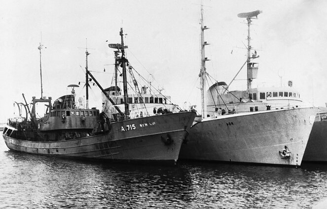1962 m. gegužės 2 d. Islandijos kateris „Thor“ atgabena britų tralerį „Ben Lui“ iš Aberdyno į Reikjaviko uostą Islandijoje po to, kai traleris, kaip įtariama, žvejojo už Islandijos 12 jūrmylių žvejybos ribos.