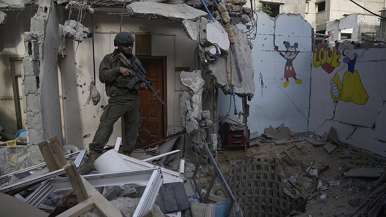 Grupuotė „Hezbollah“ paskelbė, kad paleido raketų į bazę piečiau Haifos