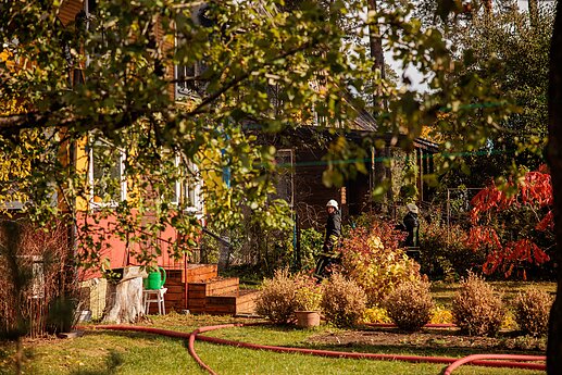 Vilniaus rajone, Juodšiliuose, dega dviejų aukštų namas