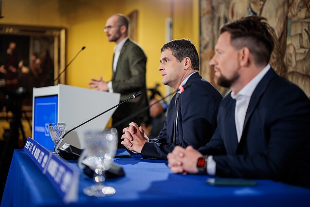 Remigijus Žemaitaitis; partijos „Nemuno aušra“ atstovai spaudos konferencijoje
