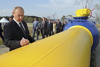 Vladimiras Putinas prie dujų vamzdyno (asociatyvi nuotr.)