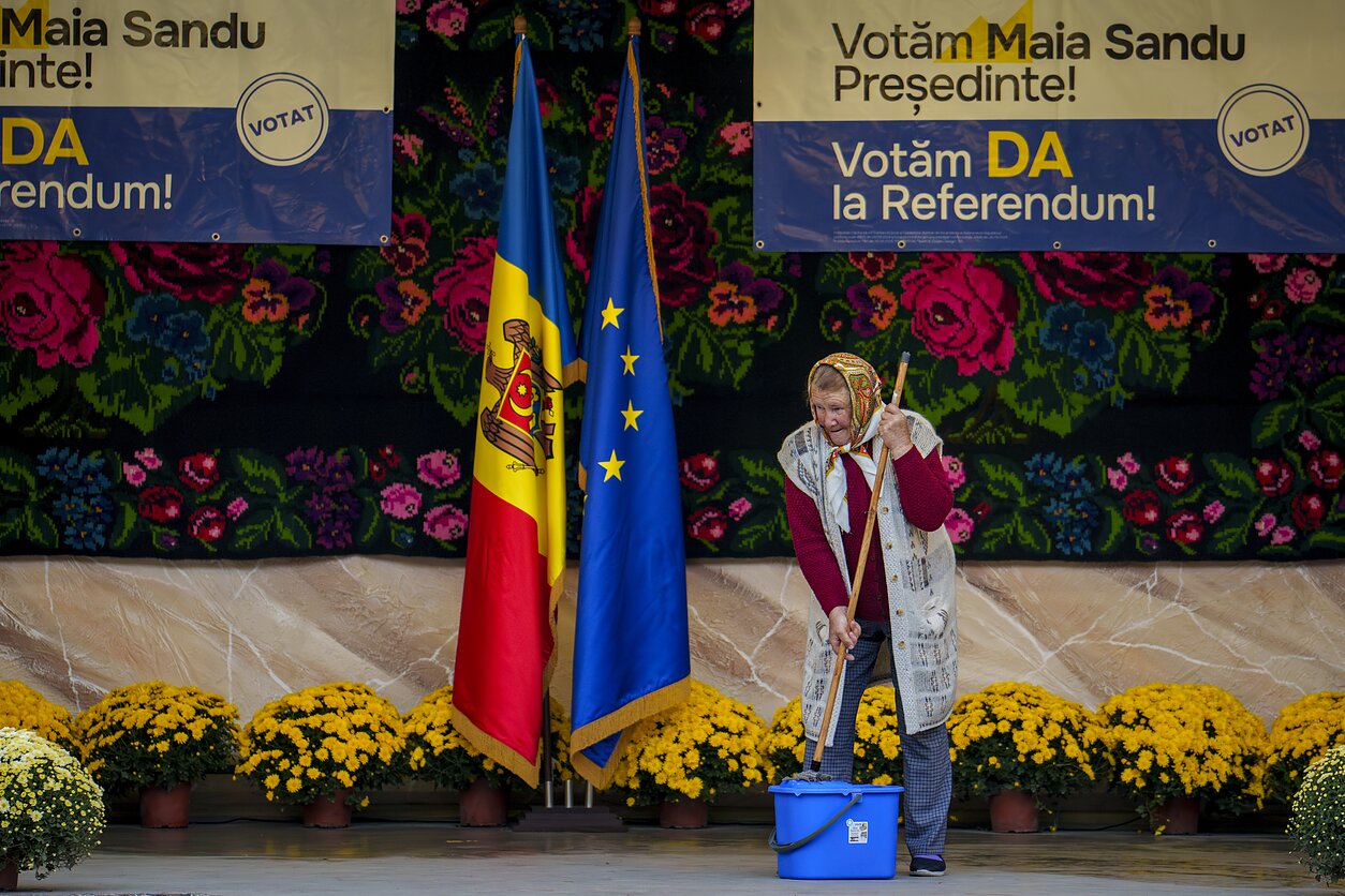 Wybory prezydenckie w Mołdawii i referendum Wybory prezydenckie w Mołdawii i referendum