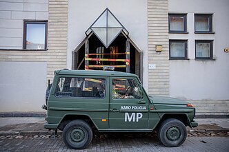 Sekmadienio rytą, įtariama, padegtos Krašto apsaugos ministerijos durys Sekmadienio rytą, įtariama, padegtos Krašto apsaugos ministerijos durys