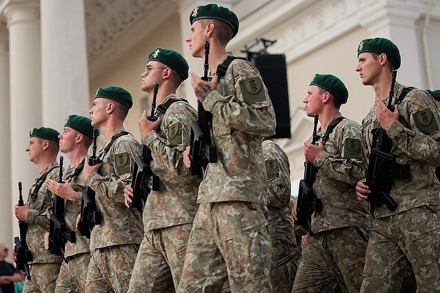 Apklausa: pusė šalies gyventojų sutinka, kad Lietuva gynybai skirtų 4 proc. BVP