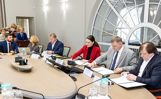 ŠMSM pasirašė sutartį su profsąjungomis: kitąmet pedagogų atlyginimai augs 8 proc.