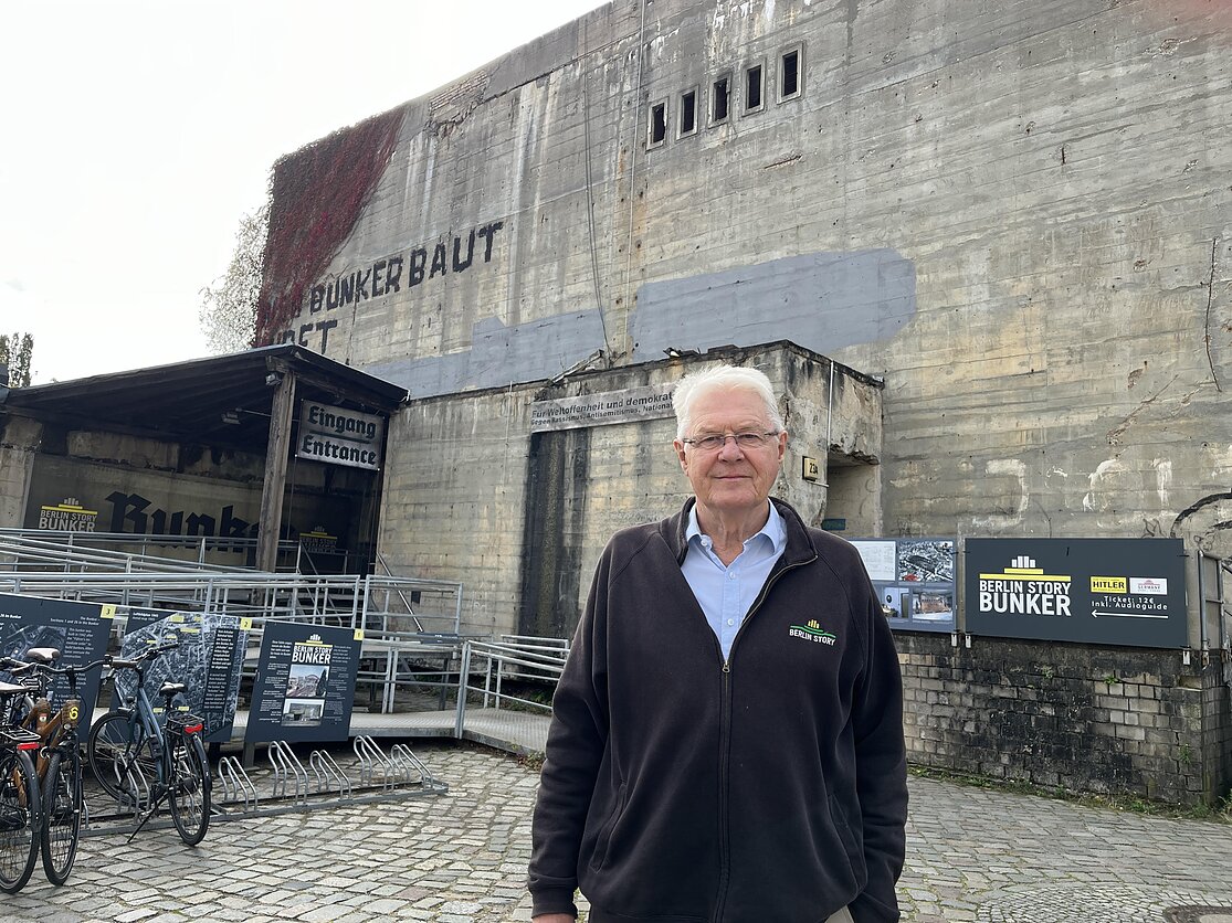 Виланд Гибель на фоне бункера