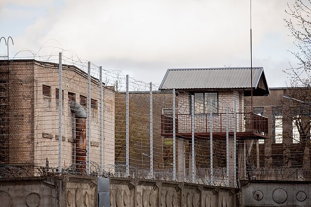 Kalėjimų darbuotojai prognozuoja sistemos griūtį: alga kone mažiausia, trūksta 400 pareigūnų