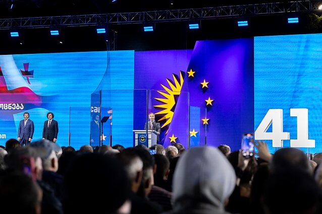 Bidzina Ivanišvilis sako kalbą Sakartvelo mieste Zugdidyje Bidzina Ivanišvilis sako kalbą Sakartvelo mieste Zugdidyje