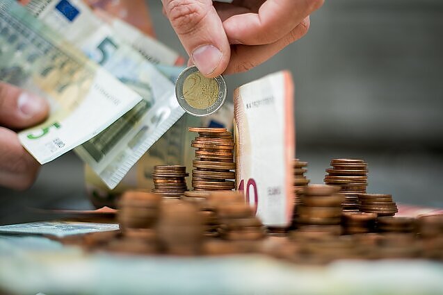 Pensijų mokėjimo emigrantams klausimas – Seime: aiškinasi, kodėl dalis jų pinigų nebegauna