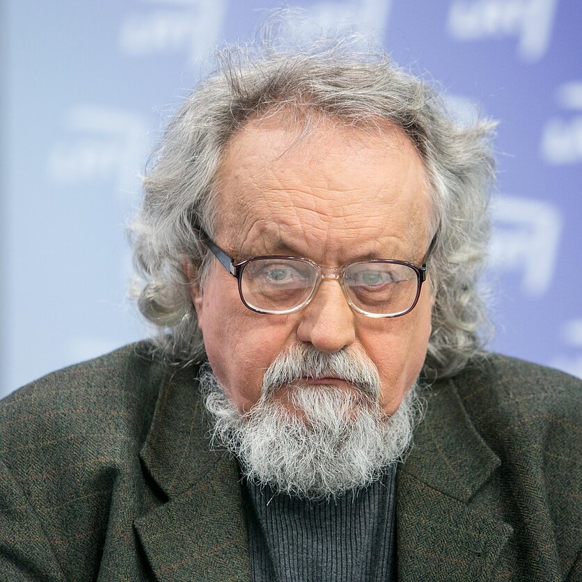 Julius Kalinskas/BNS, Filosofas Arūnas Sverdiolas apie kalbos politiką: kalbininkai nekuria kalbos, o ją varžo