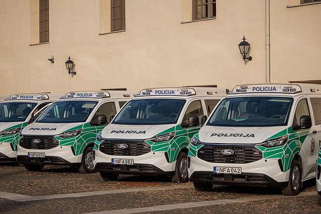Policijos įstaigoms perduoti 26 nauji tarnybiniai automobiliai Policijos įstaigoms perduoti 26 nauji tarnybiniai automobiliai