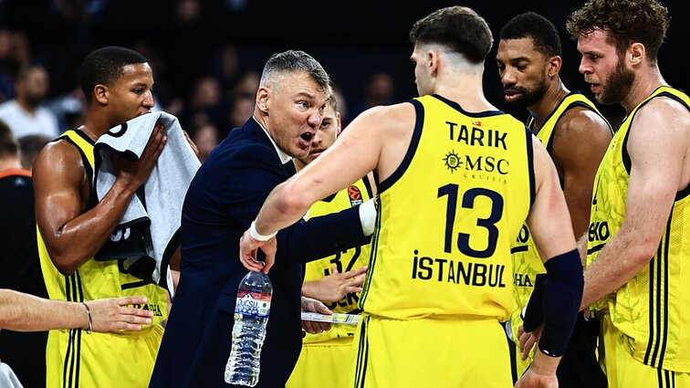 Į Kauną atskrido Jasikevičiaus vadovaujama Stambulo „Fenerbahce“