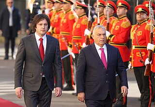 Sakartvelo ministras pirmininkas Iraklis Kobachidzė ir Vengrijos premjeras Viktoras Orbanas Sakartvelo ministras pirmininkas Iraklis Kobachidzė ir Vengrijos premjeras Viktoras Orbanas