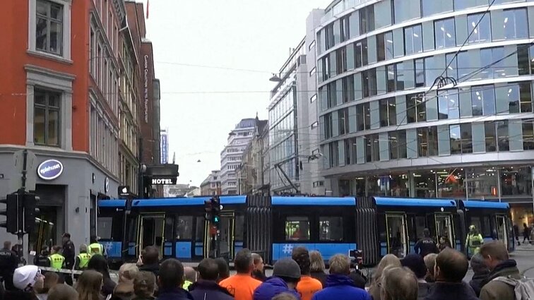 Oslo centre keturi žmonės sužeisti nuo bėgių nulėkus ir į parduotuvę įsirėžus tramvajui