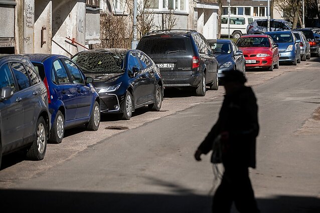 Automobilių statymo pokyčiai Vilniuje: siūloma įvesti Baltąją zoną daugiabučių rajonuose
