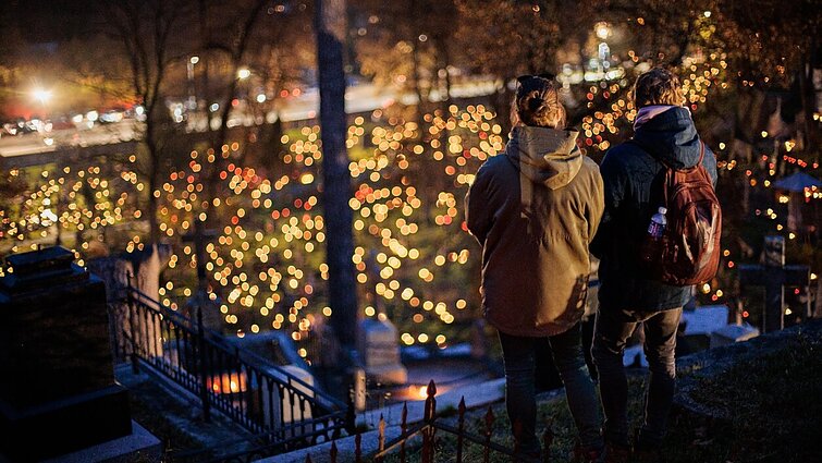 Startavo platforma, prilyginama mirusiųjų „Facebook“: joje – prisiminimai apie išėjusius